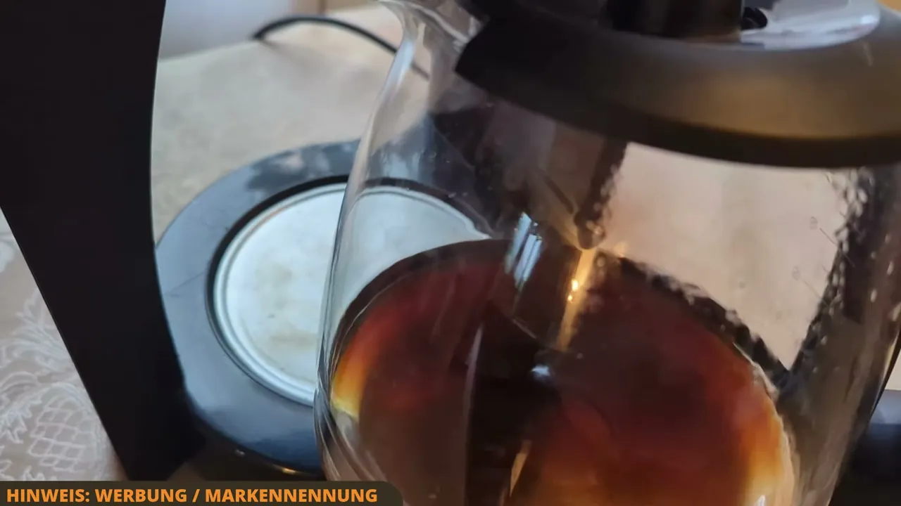 Ich denke, die Glaskanne mit Tropfstopp ist ideal, um sauberes Einschenken ohne Kleckern zu garantieren.