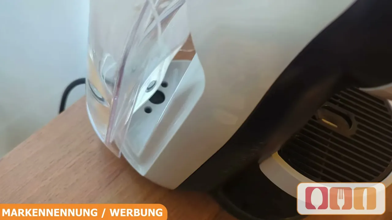 Für meinen Kaffeebedarf reicht das Volumen des 0,8-Liter-Wassertanks aus meiner Sicht vollkommen aus.