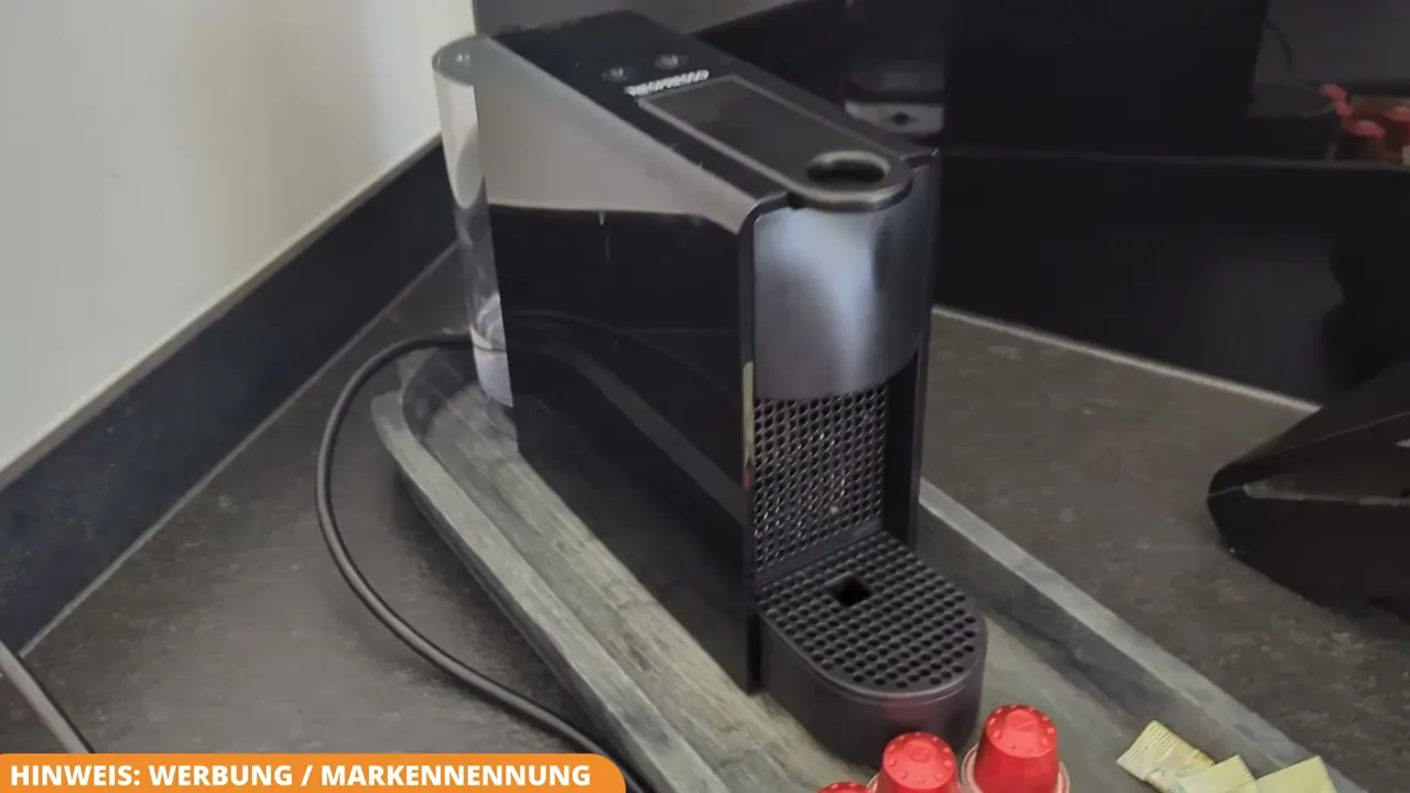 Ich finde das kompakte, schwarze Design der Essenza Mini optimal für kleine Küchen.