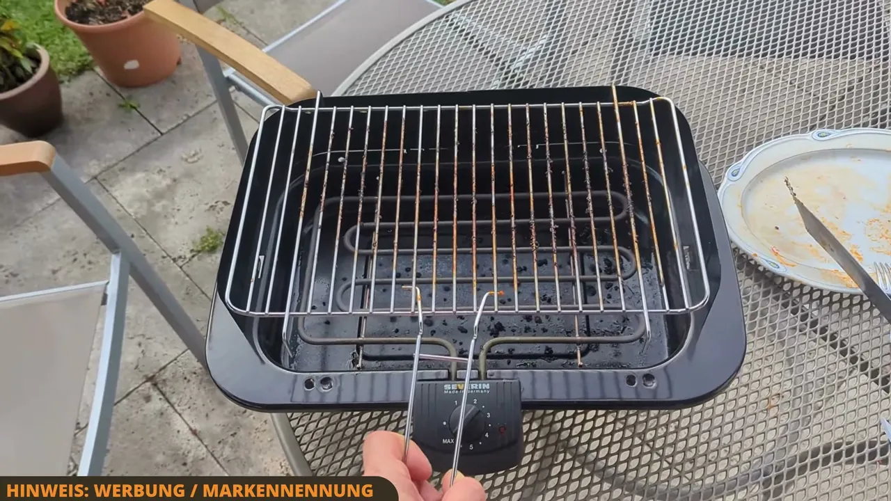 Mir gefällt der kleine Hebegriff besonders gut, mit dem sich der Rost leicht entfernen lässt, um an die Schale zu gelangen.