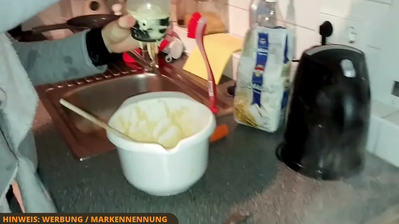 Für größere Portionen rühre ich den Teig am liebsten vorab in einer Schüssel an und fülle ihn anschließend einfach in den Shaker um.