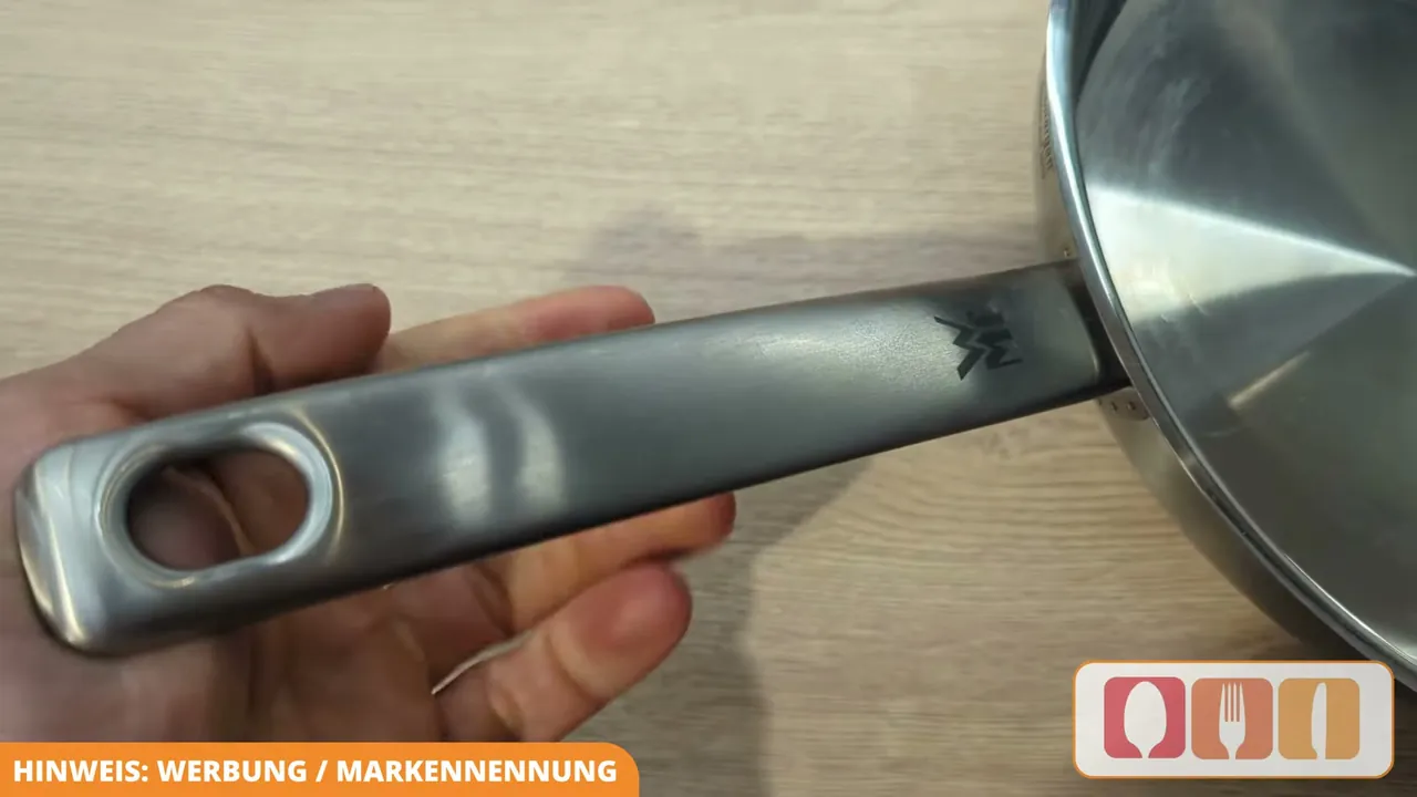 Der ergonomisch geformte Edelstahlgriff liegt sicher in der Hand und ermöglicht eine präzise Handhabung.