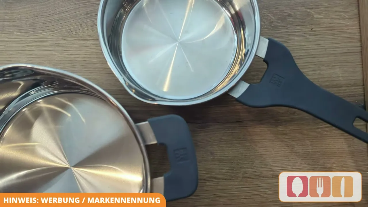 Das fünfteilige Simplify-Set bietet vielseitige Topfformen aus Edelstahl für unterschiedliche Einsatzzwecke beim Kochen.
