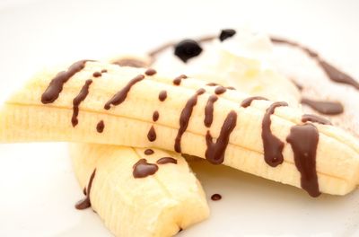 Gefrorene Banane mit Schokolade