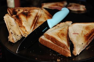 Gefrorener Toast im Sandwichmaker