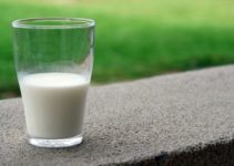 Milch einfrieren & haltbar machen: So geht’s richtig
