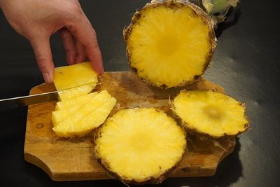 frischer Ananas im Kuehlschrank