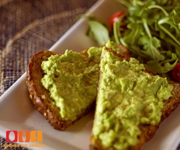 frische Guacamole im Kuehlschrank
