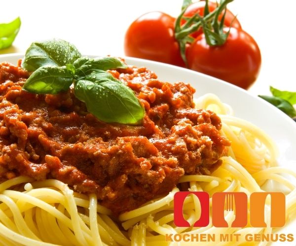 Nudeln zu Bolognese