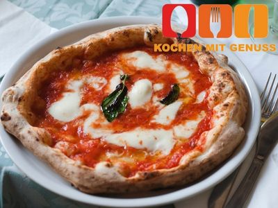 Original Pizza Zutaten fuer die Margherita und Napoli